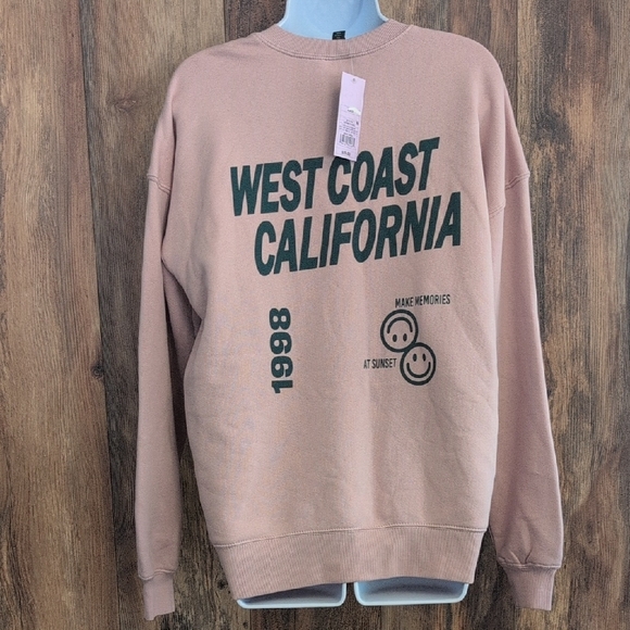 NWT Wild Fable Women's Pink Graphic Oversized Sweatshirt XXS      717A - Picture 4 of 6
